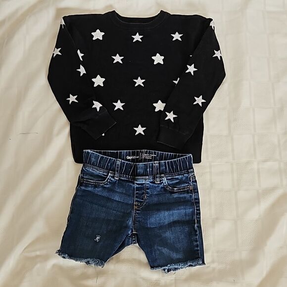Gap Girl's Bundle Of Sweater & Jean Shorts With Raw Hem Size 8 Black/ Blue - Picture 1 of 16